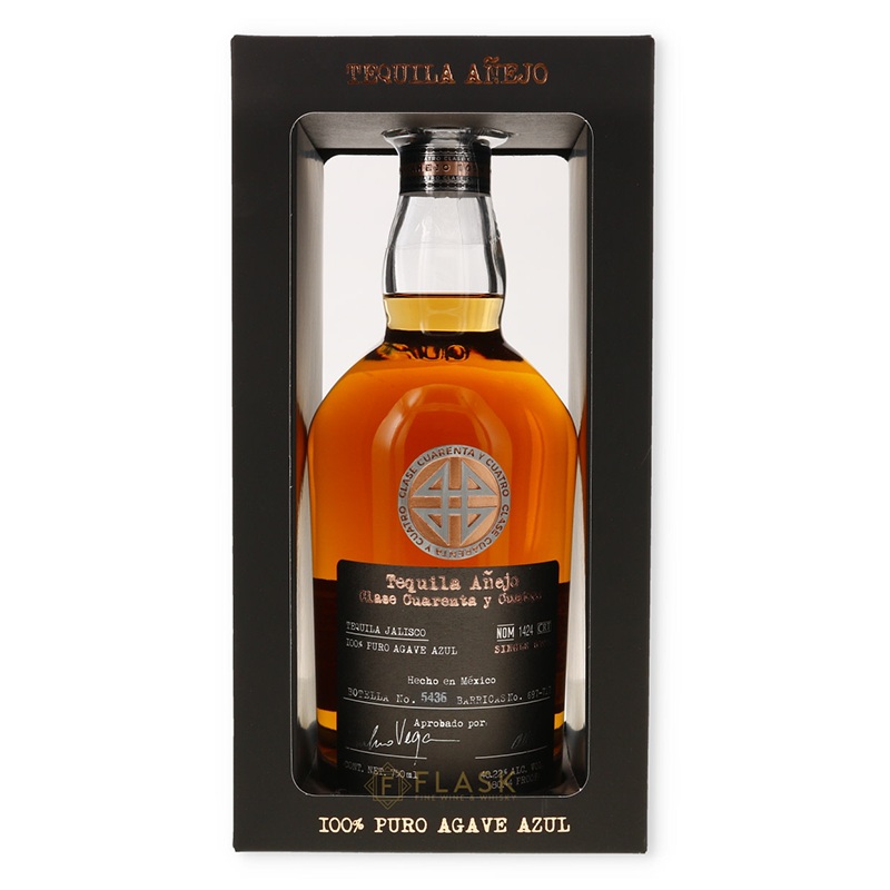 Clase Cuarenta y Cuatro Anejo Tequila